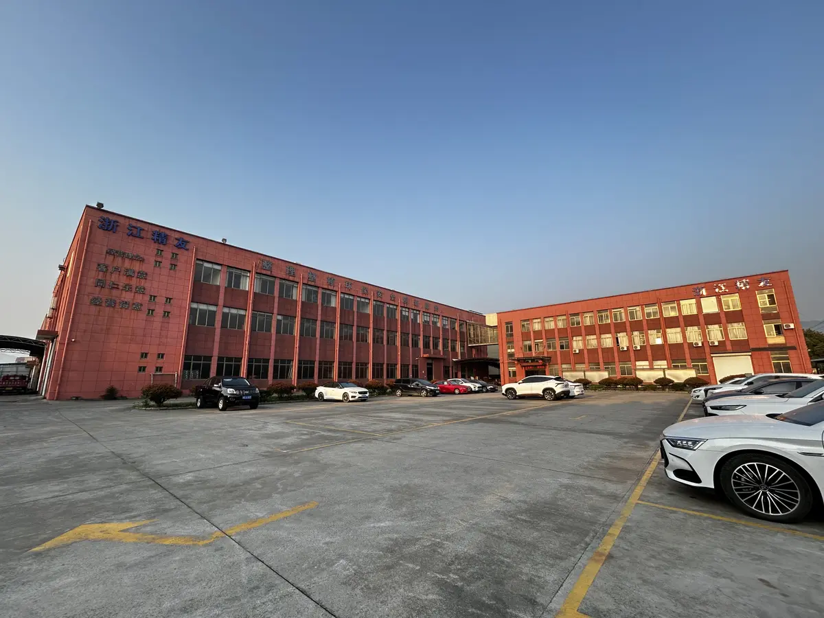 Nasza fabryka w Ningbo o poranku